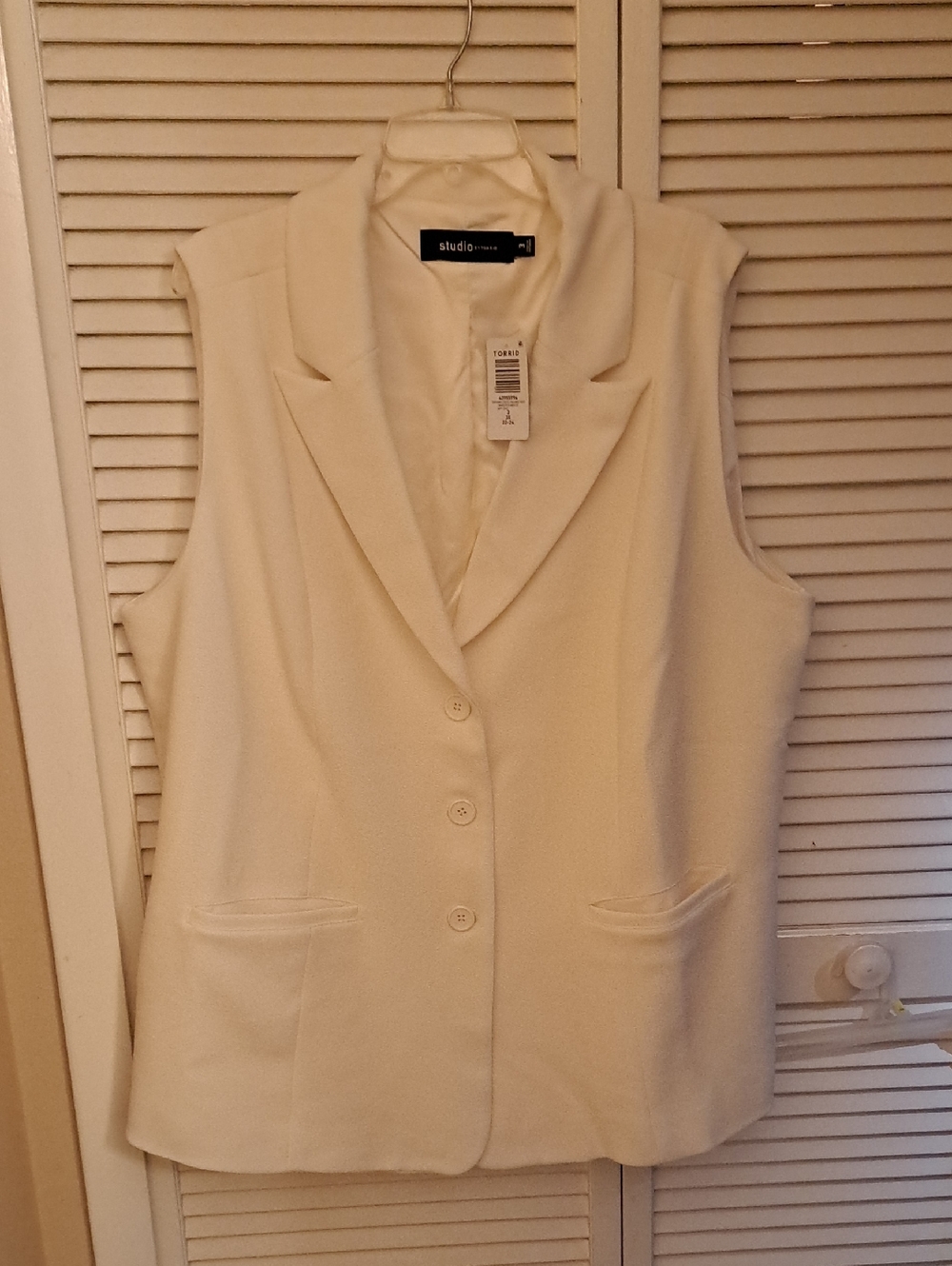 Studio Works By Torrid Cream Sleeveless Blazer Vest